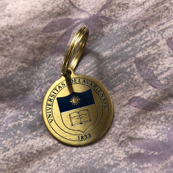 University of Delaware bronze College of Business and Economics keychain. New. - Picture 1 of 4